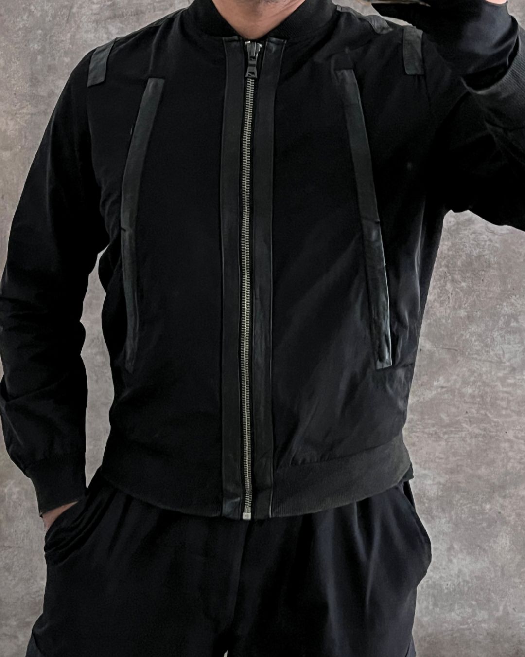 LEATHER BOMBER JACKET (S)