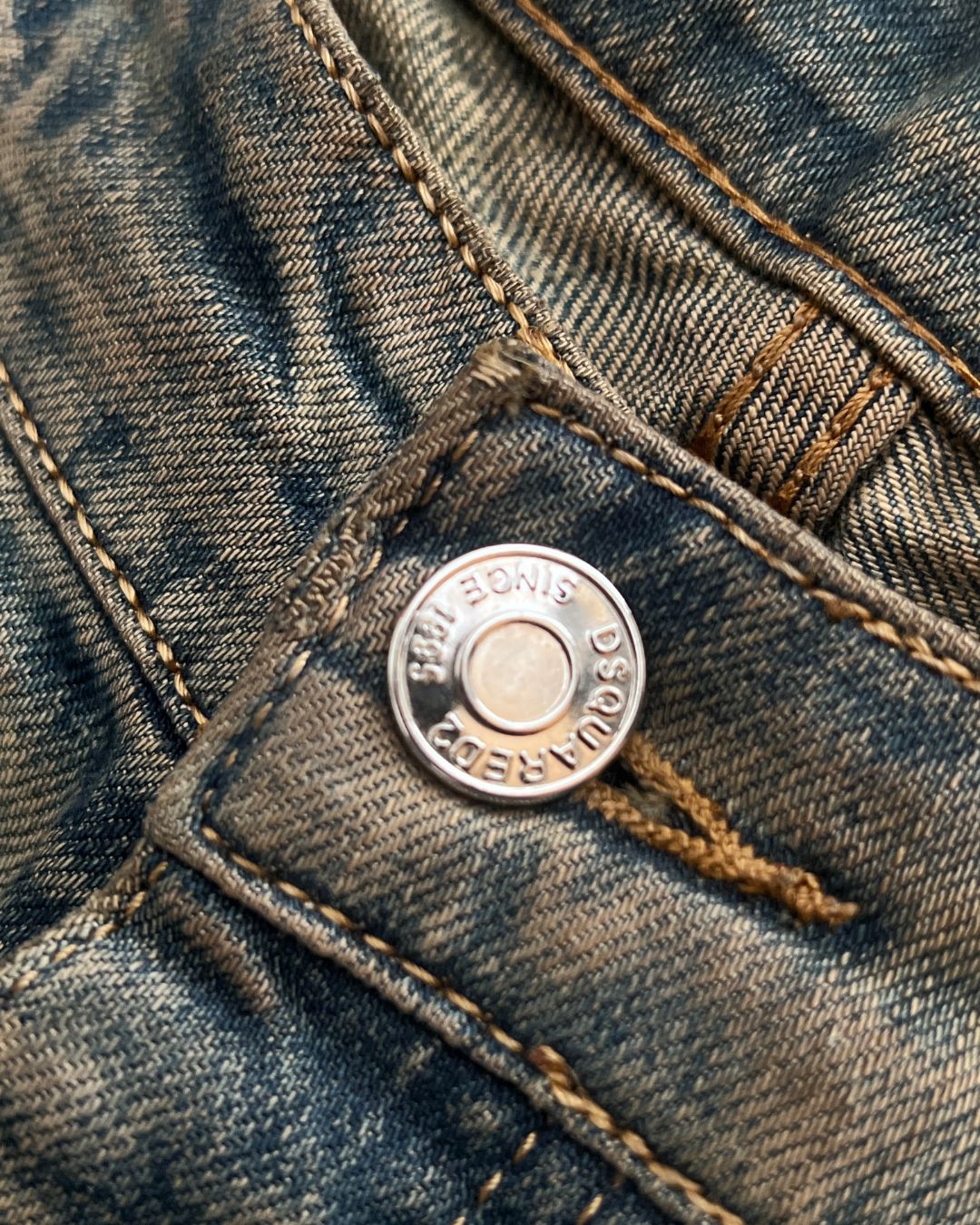 DSQUARED2 DISTRESSED JEANS (32)