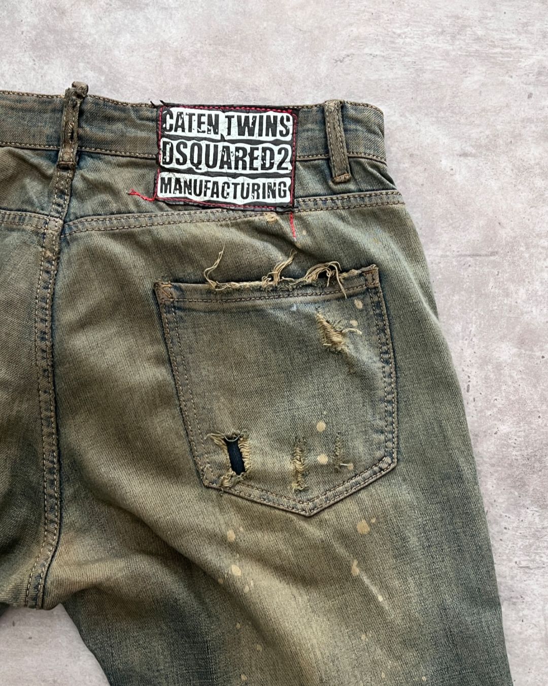 DSQUARED2 DISTRESSED JEANS (32)