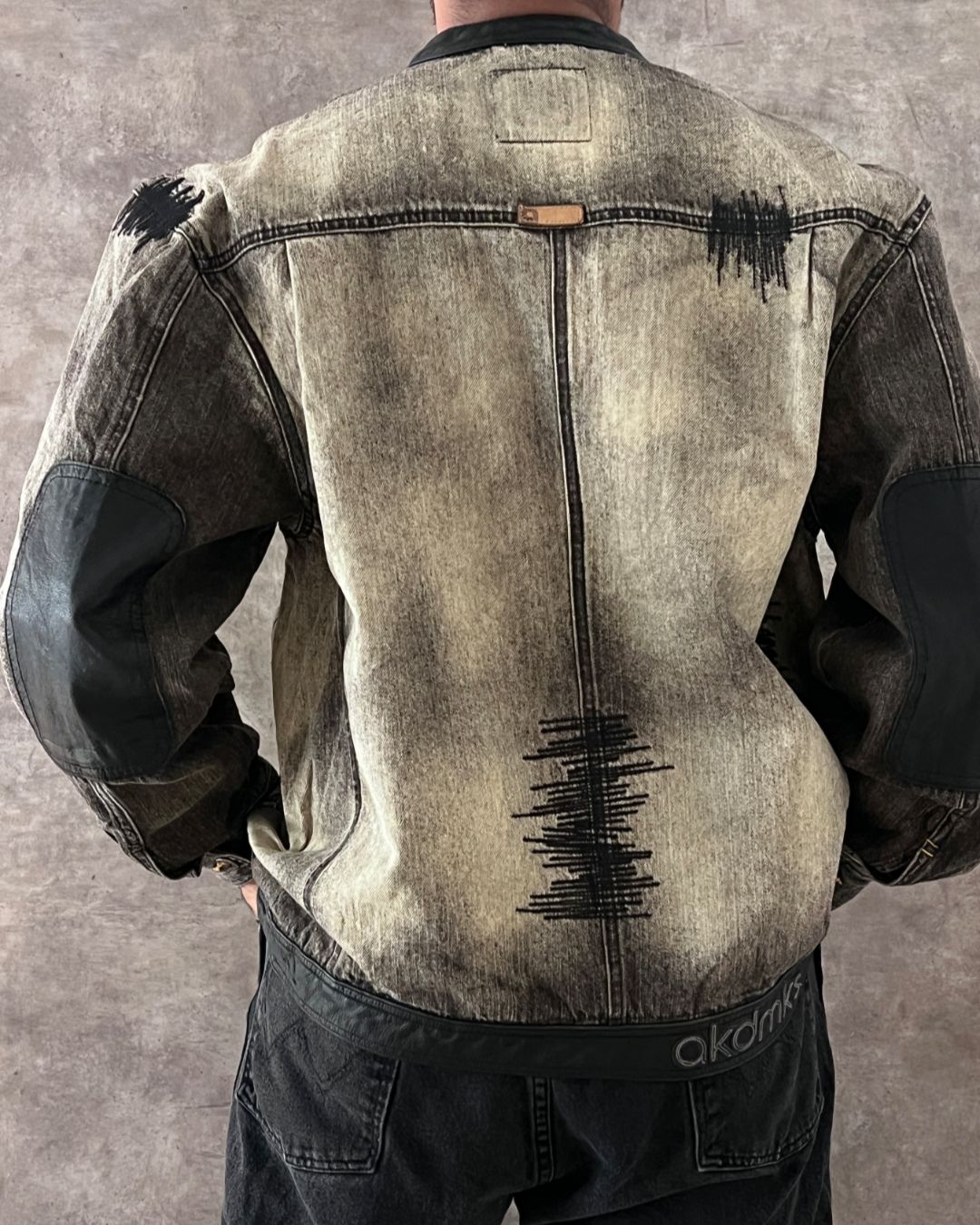 DISTRESSED DENIM JACKT (M)