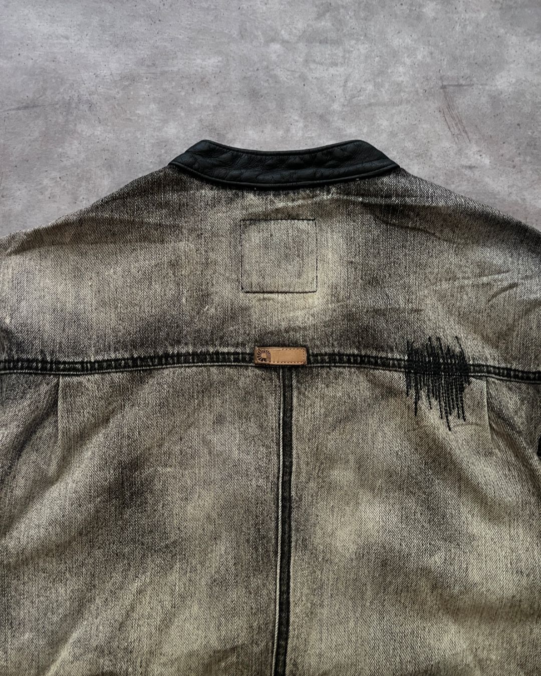 DISTRESSED DENIM JACKT (M)