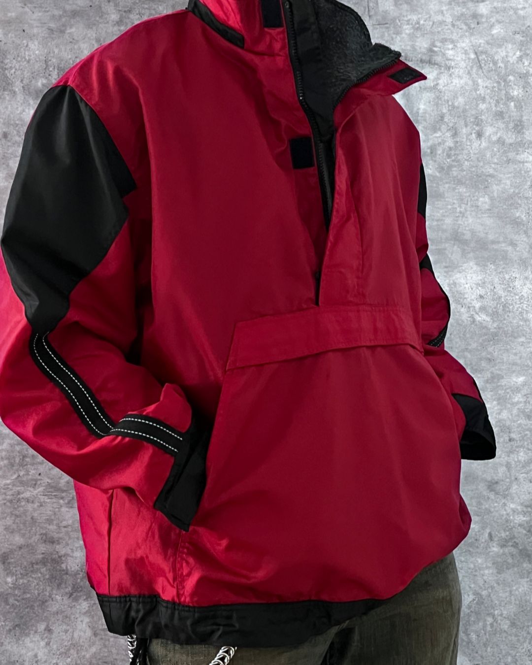 RED WINDNREAKER (XL)