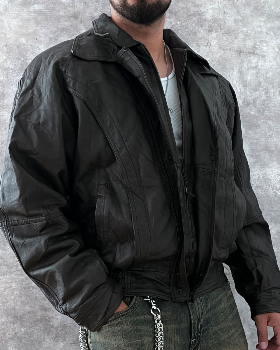 VAMPIRE LEATHER BOMBER JACKET (L) 🦇