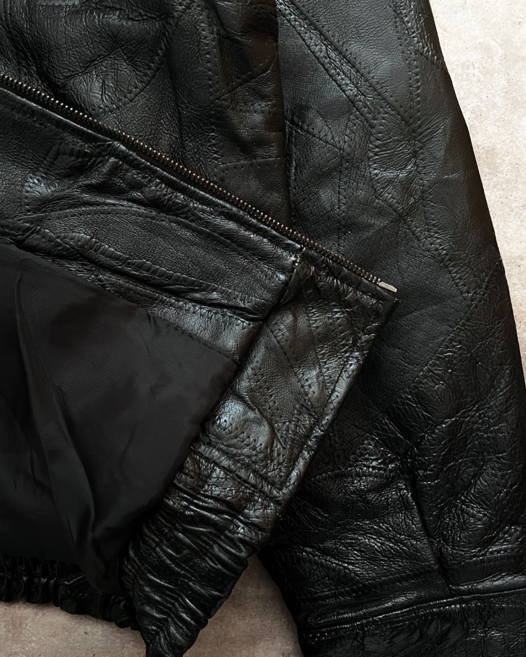 DARK BOMBER LEATHER JACKET (L)