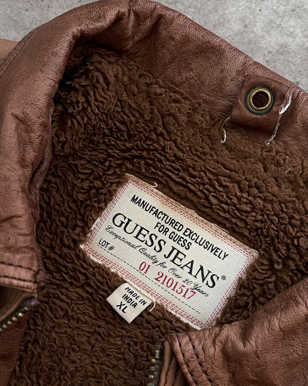 GUESS LEATHER JACKET (M)