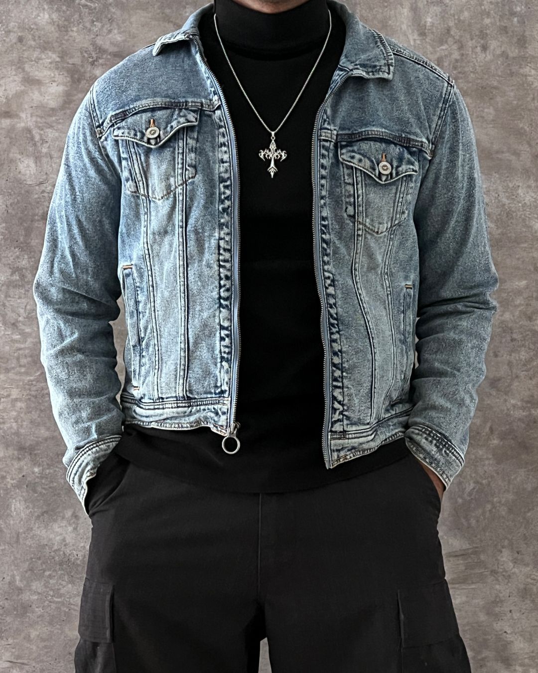 HOLLISTER DENIM JACKET CROPPED FIT (S)