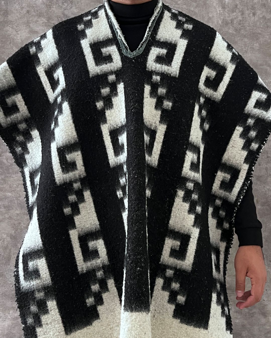 PONCHO BLACK WHITE (Unitalla)