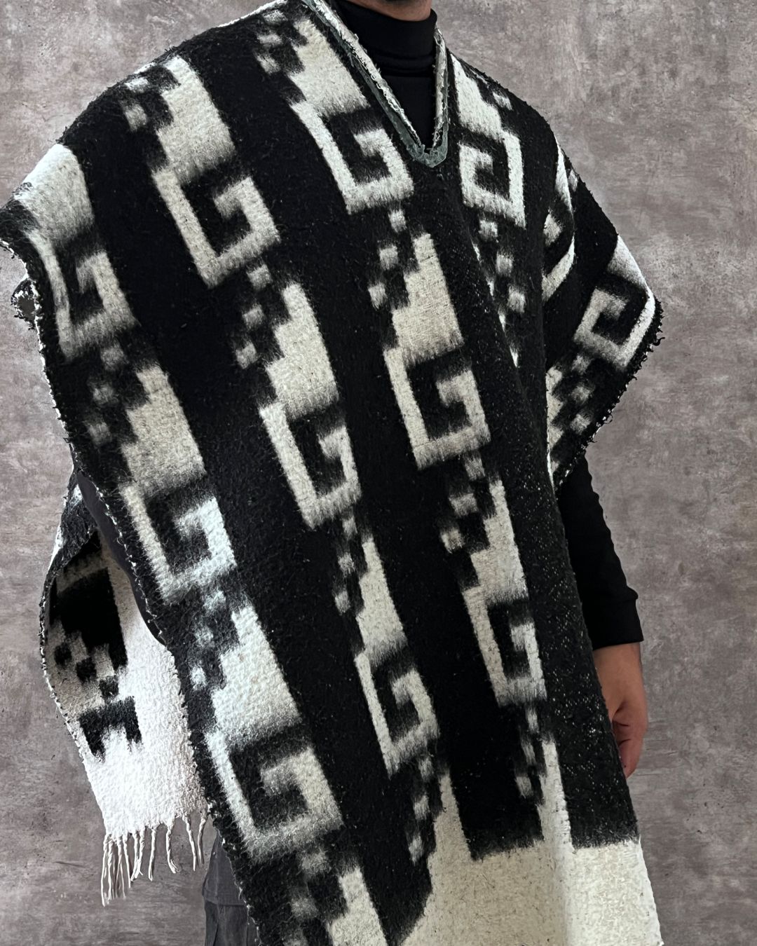 PONCHO BLACK WHITE (Unitalla)
