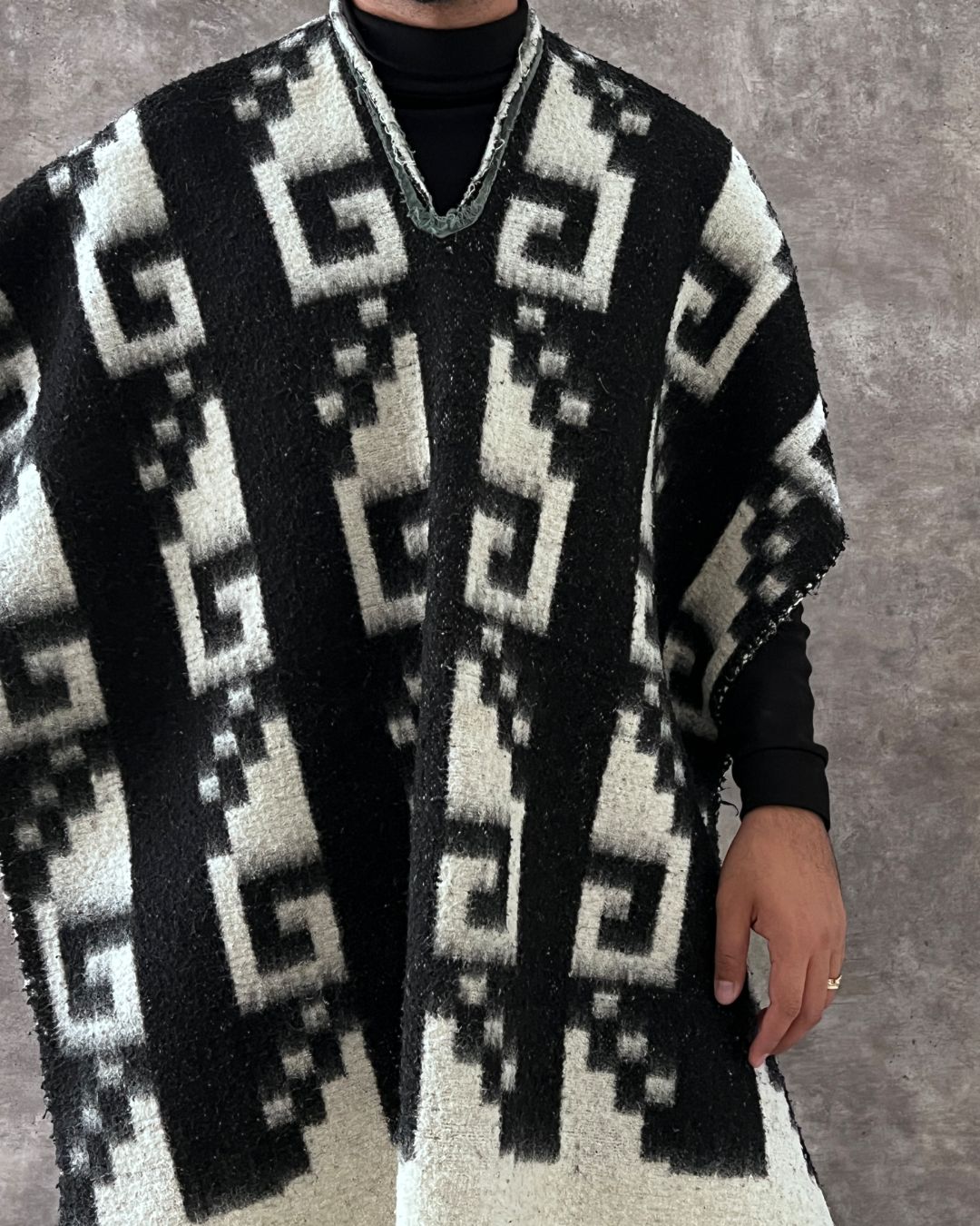 PONCHO BLACK WHITE (Unitalla)
