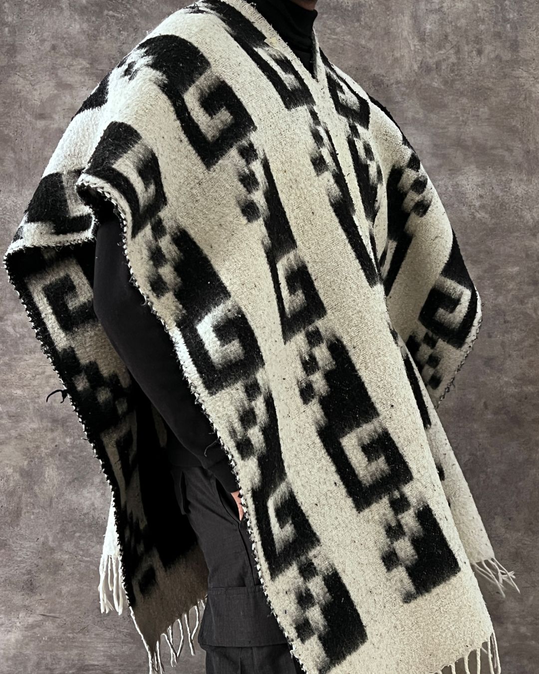 PONCHO BLACK WHITE (Unitalla)
