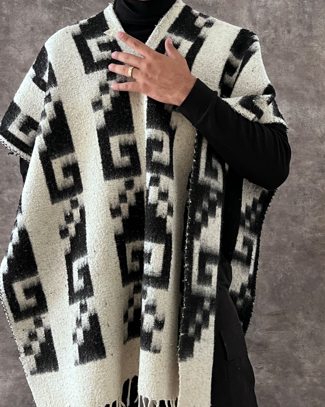 PONCHO BLACK WHITE (Unitalla)