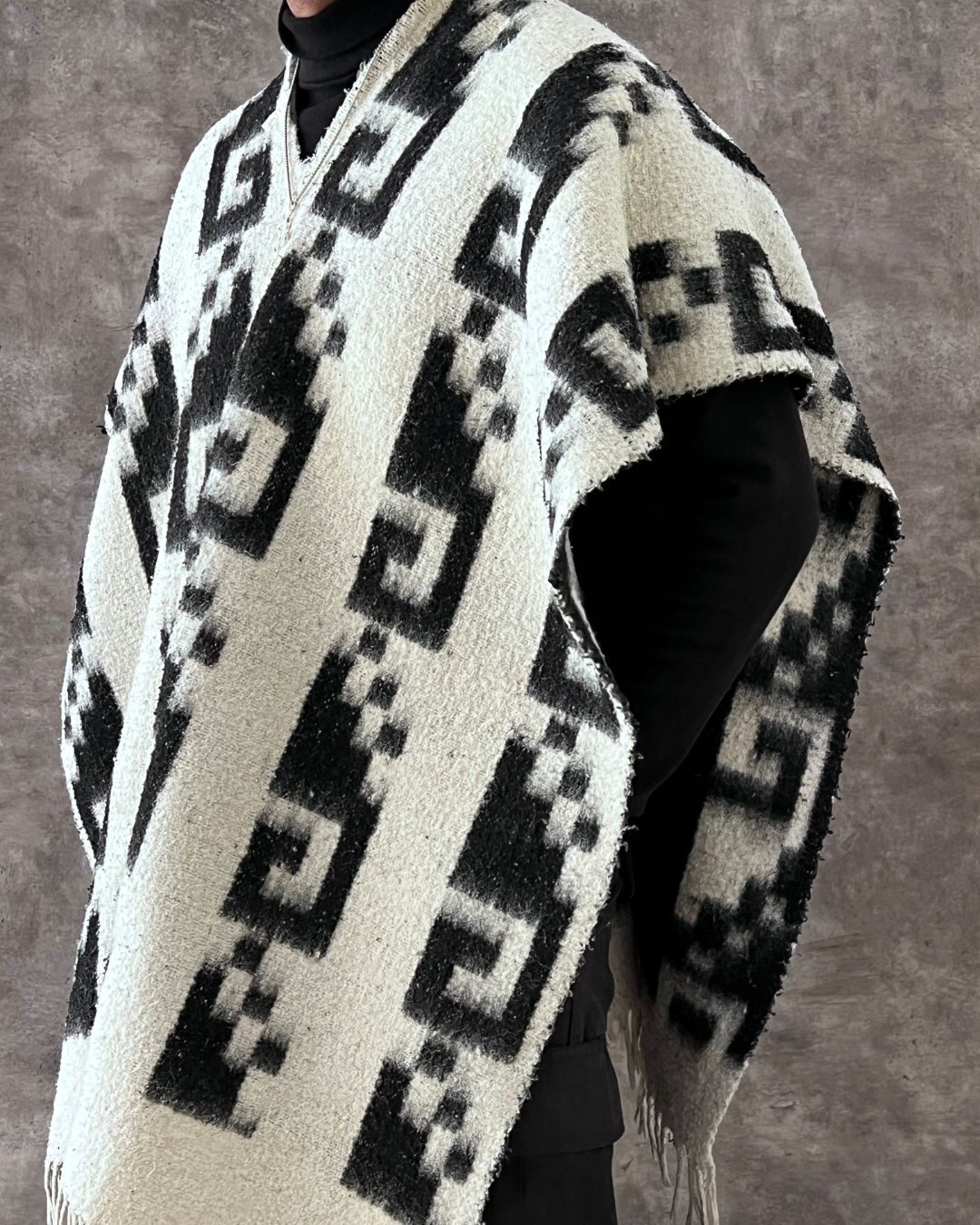 PONCHO BLACK WHITE (Unitalla)