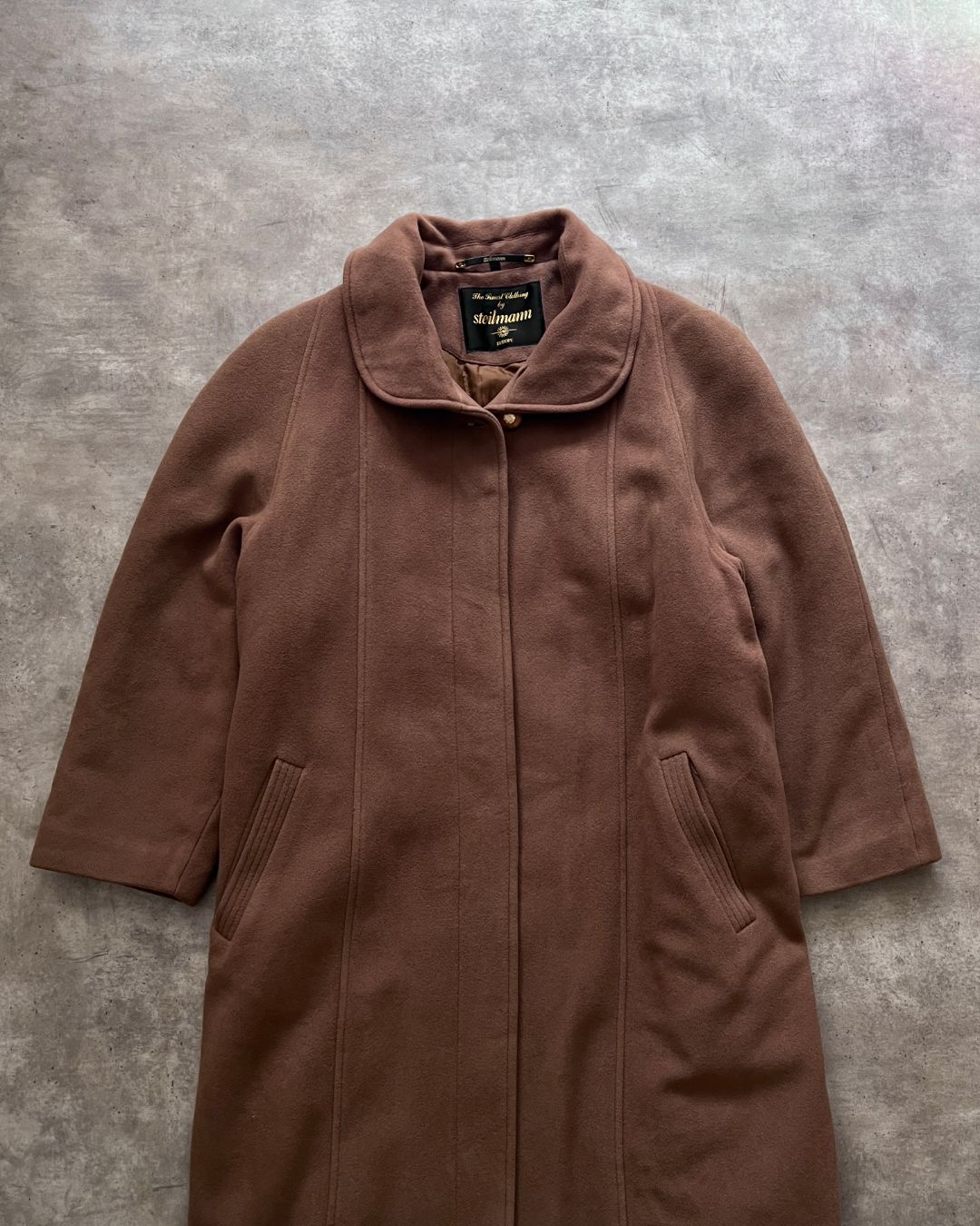 LARGE EUROPEAN COAT (S)