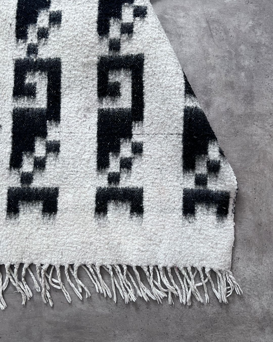 PONCHO BLACK WHITE (Unitalla)