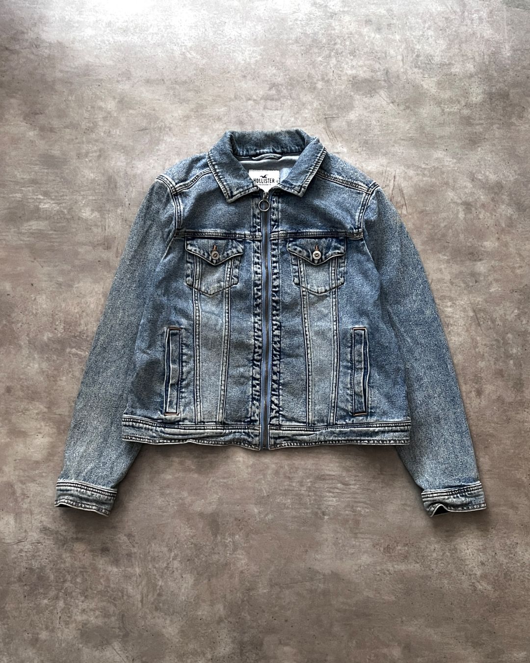 HOLLISTER DENIM JACKET CROPPED FIT (S)