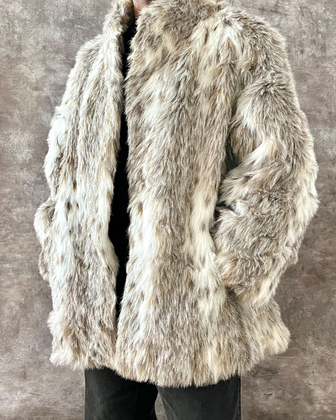 FAUX FUR COAT (L)