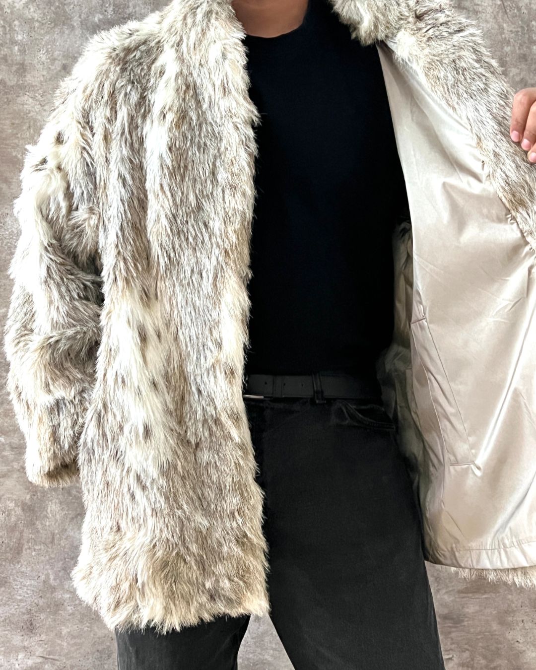 FAUX FUR COAT (L)