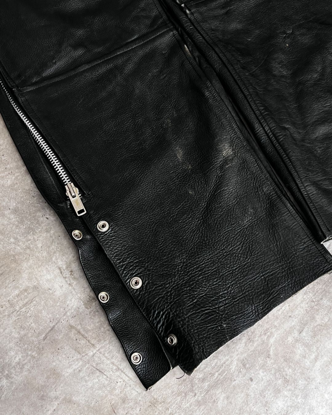 COWBOY CLUB LEATHER CHAPS ()