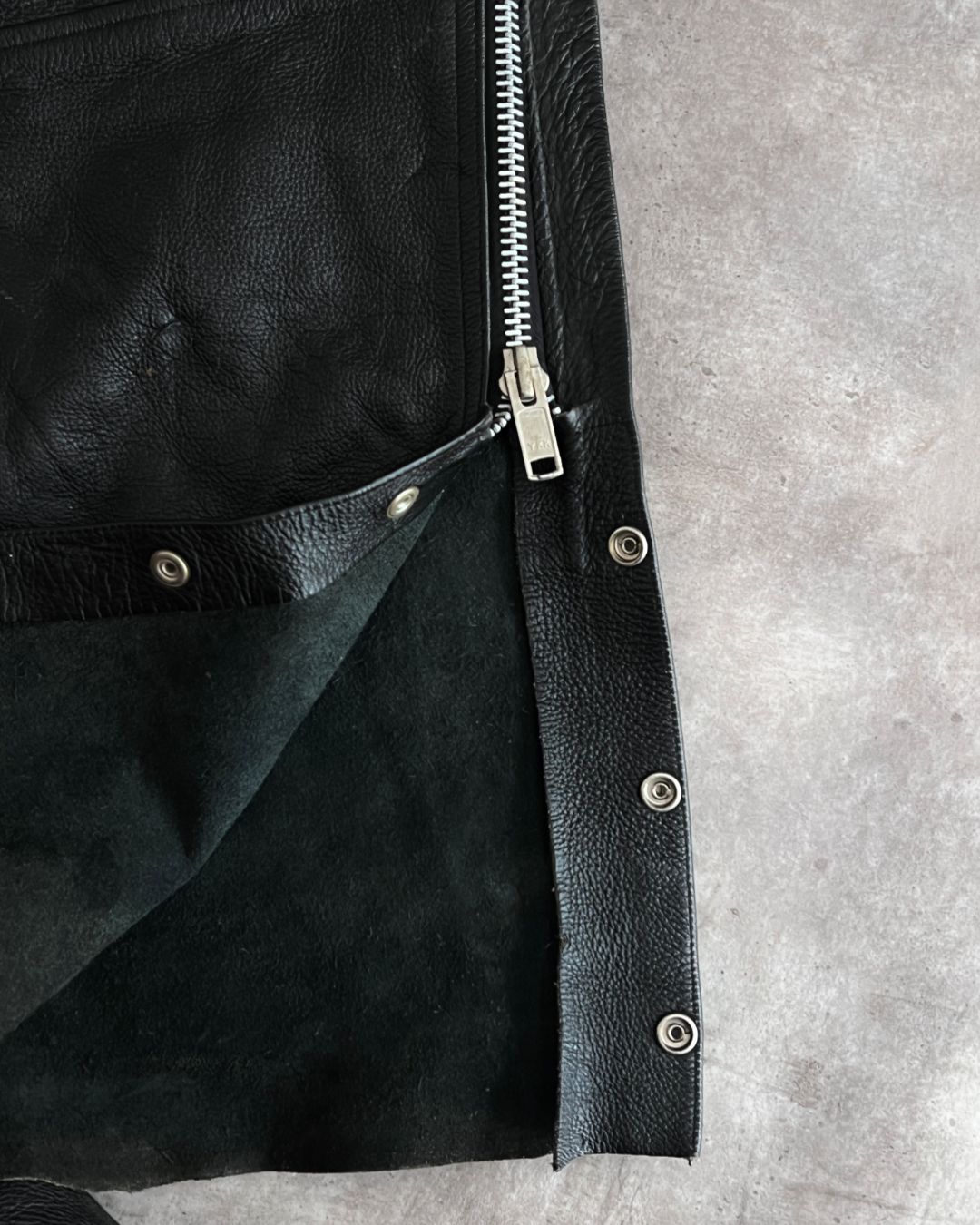 COWBOY CLUB LEATHER CHAPS ()