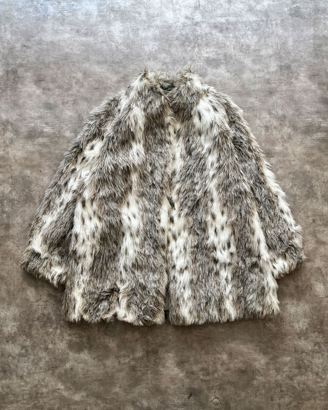 FAUX FUR COAT (L)