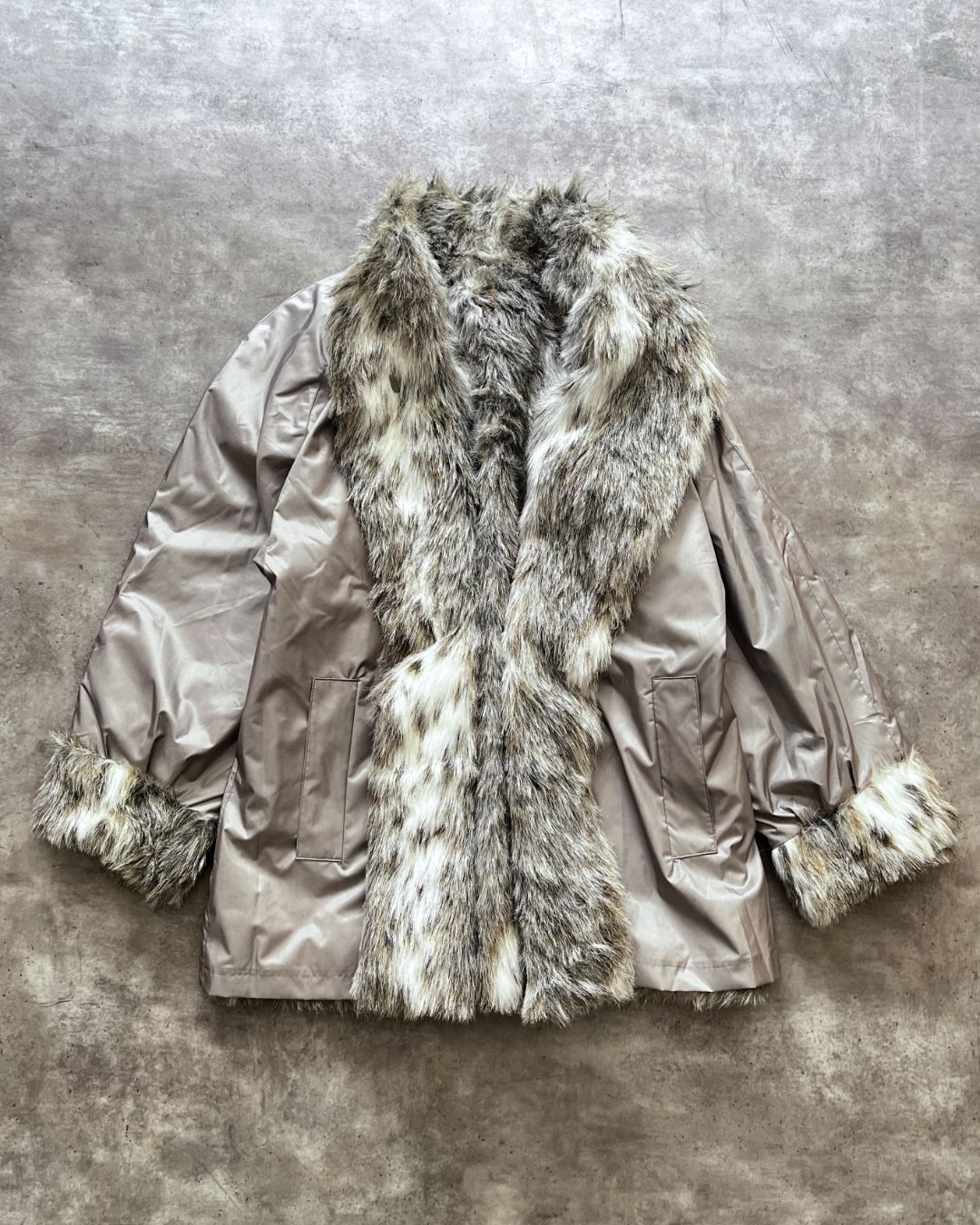FAUX FUR COAT (L)