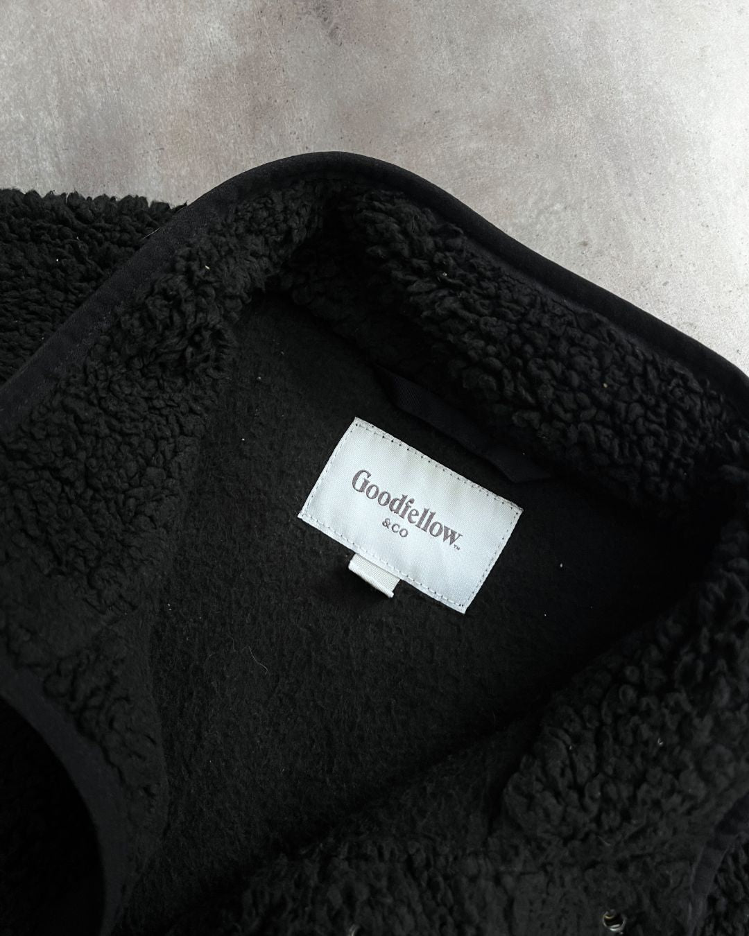 SHERPA BLACK JACKET (L)