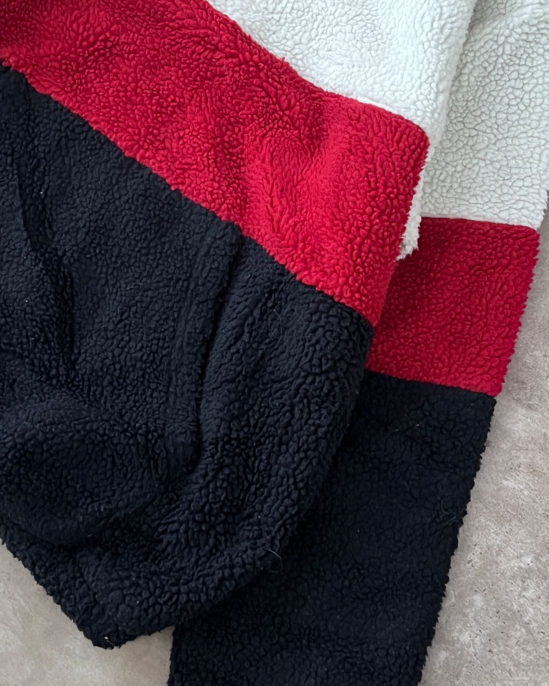 SHERPA TRICOLOR SWEATER (L)