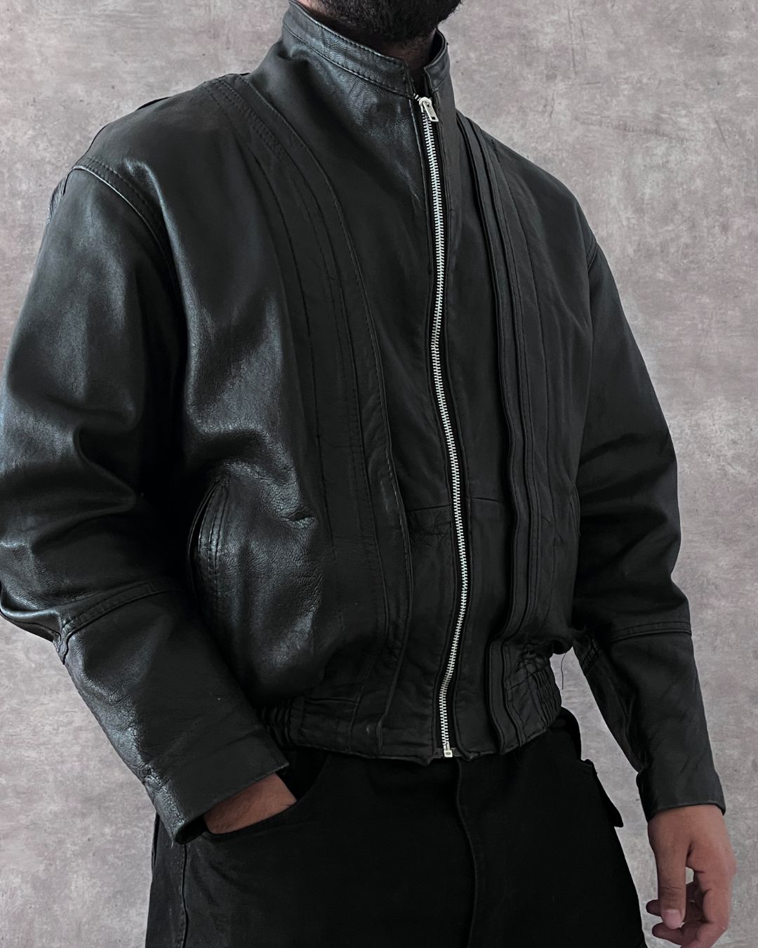 LEATHER JACKET CROPPED FIT (M)