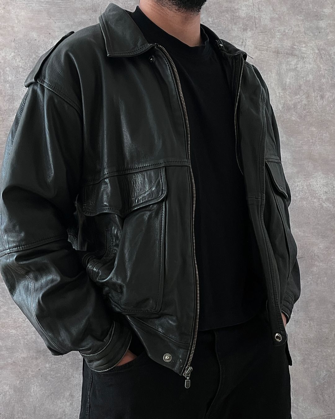 BOMBER LEATHER JACKET (L)