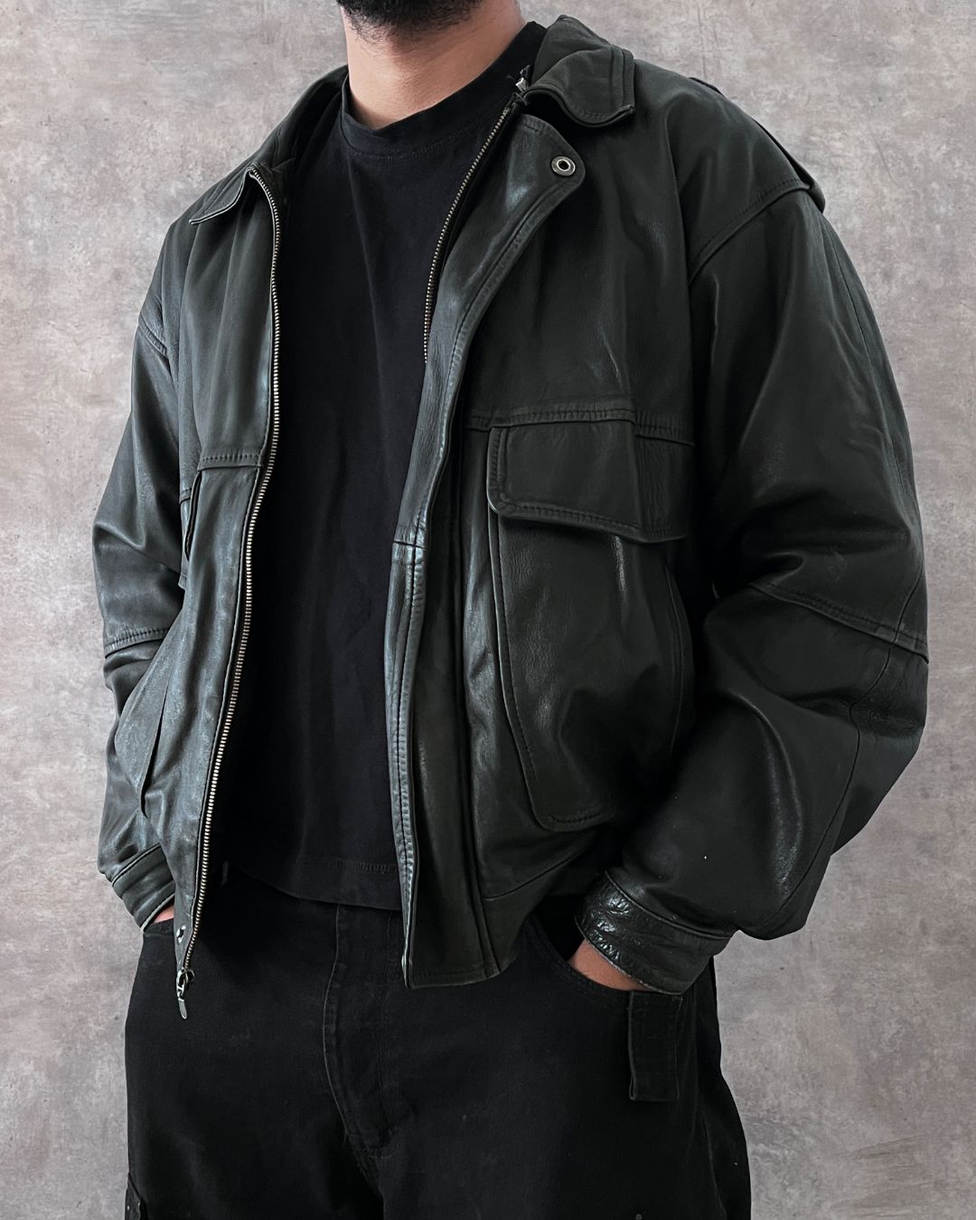 BOMBER LEATHER JACKET (L)