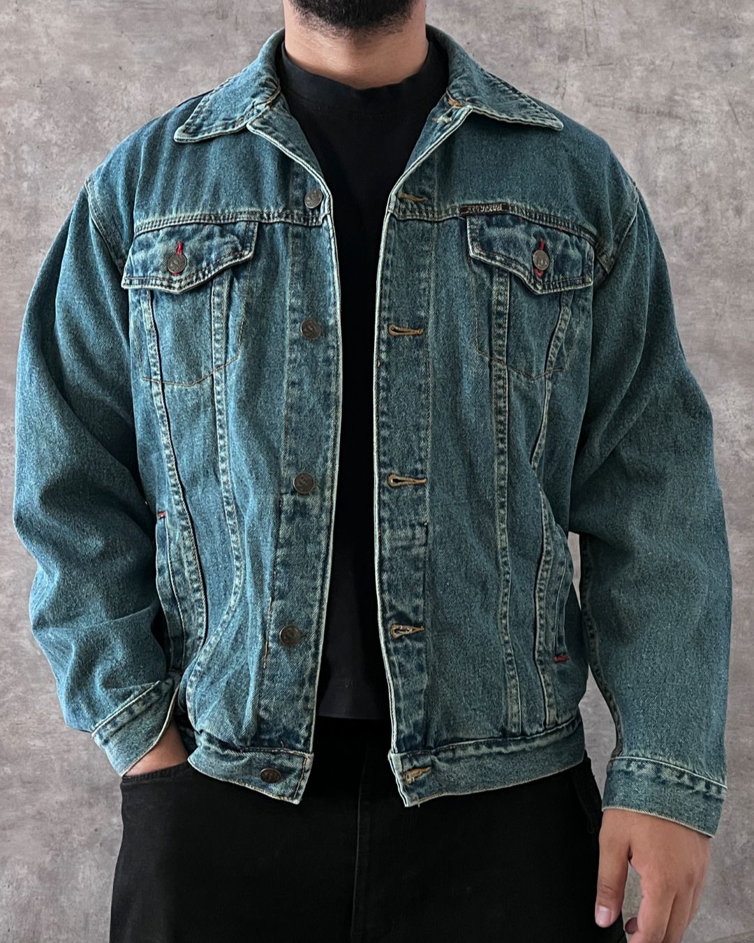 DENIM TRUCKER JACKET (M)