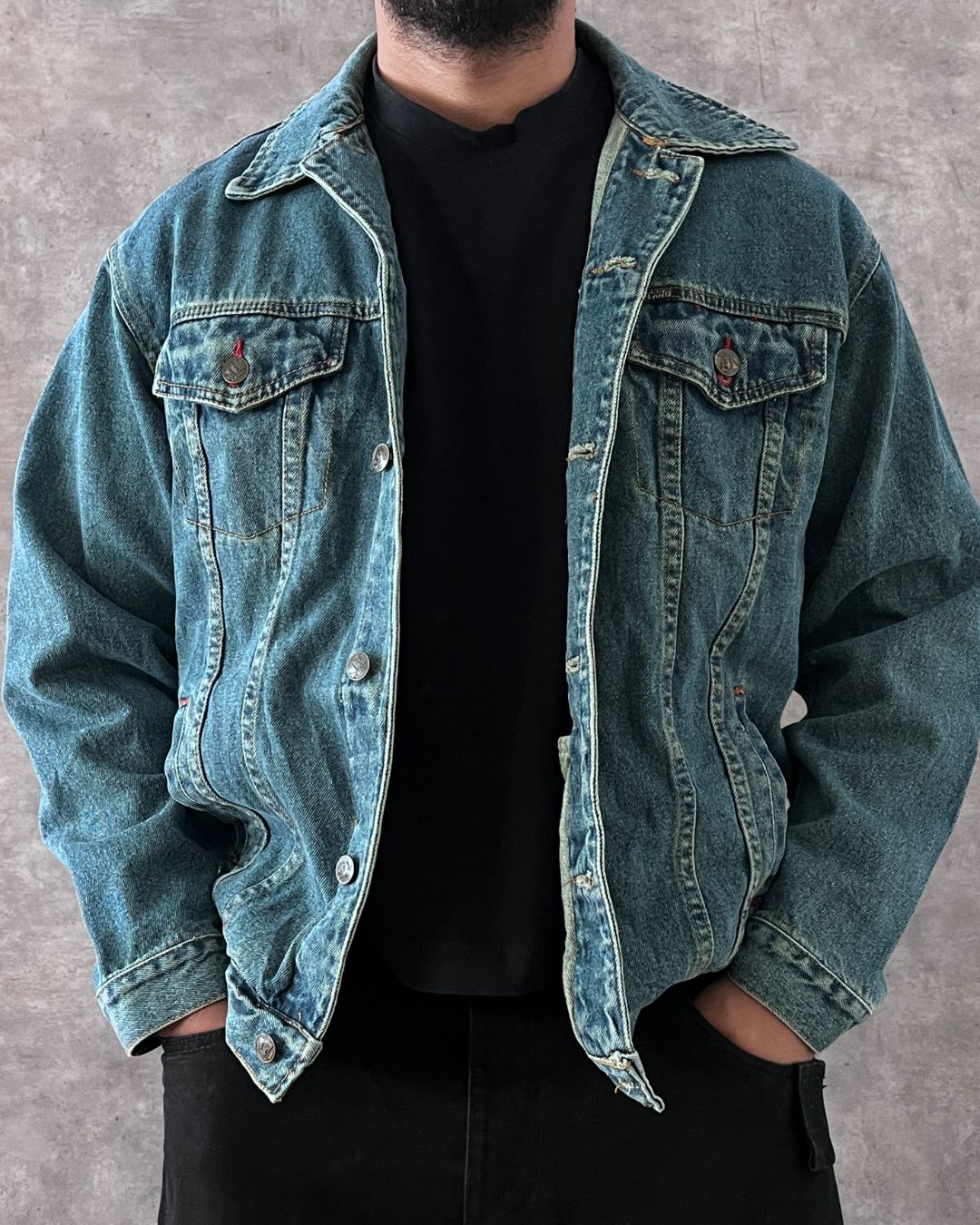 DENIM TRUCKER JACKET (M)