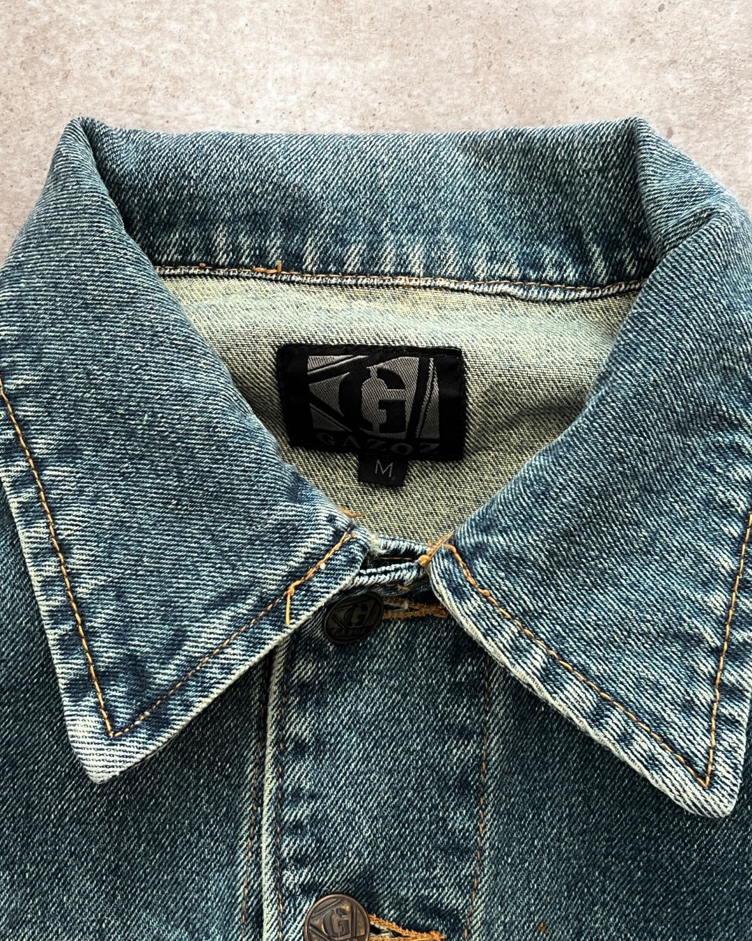 DENIM TRUCKER JACKET (M)