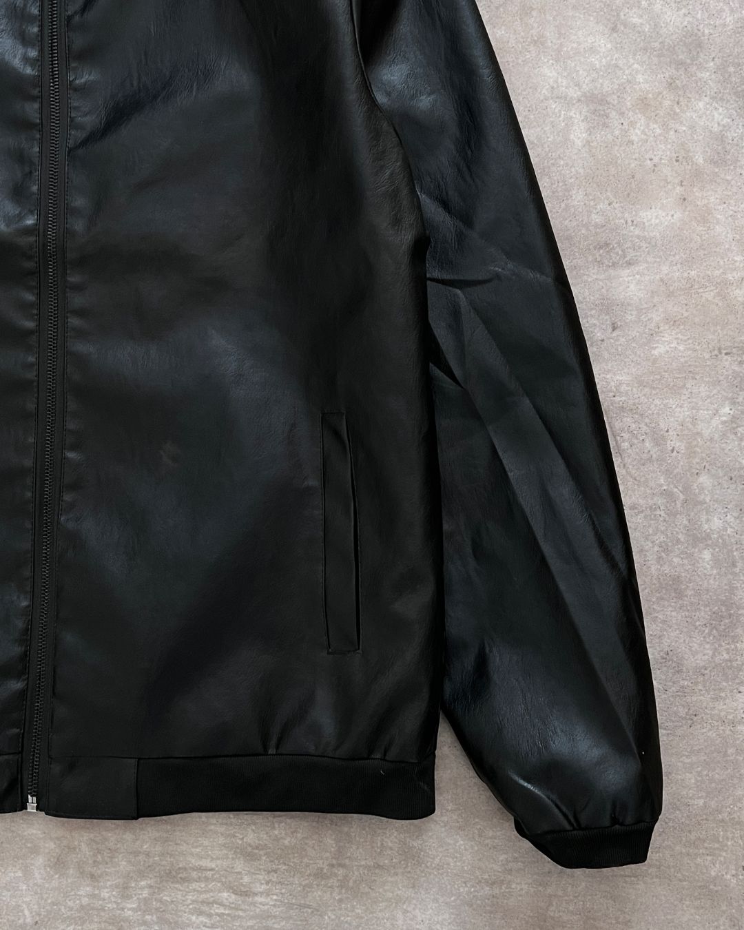 FAUX LEATHER JACKET (M)