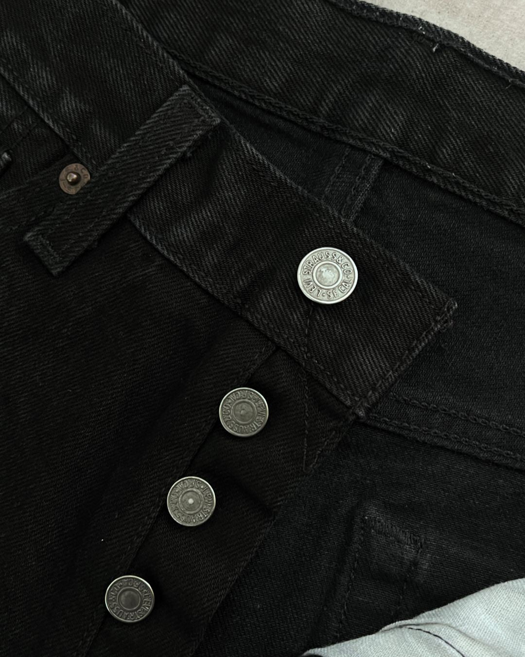 BLACK JEANS LEVIS STRAIGHT (32X34)