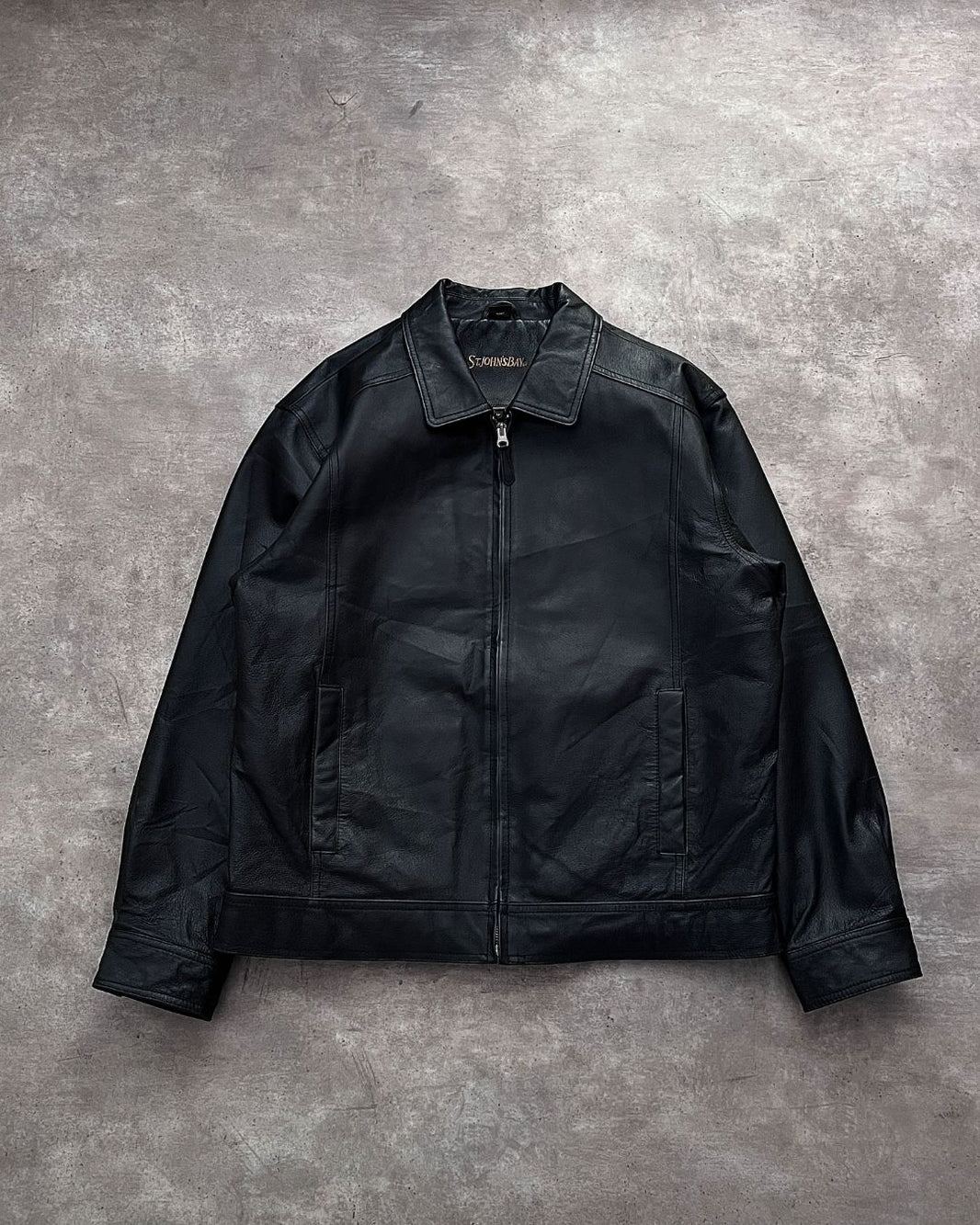 BLACK LEATHER JACKET (L)