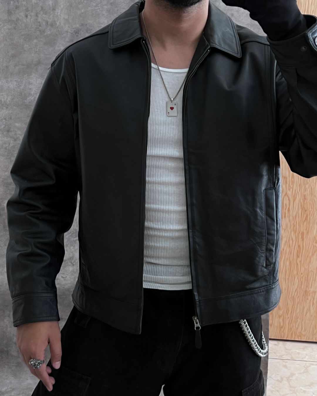 BLACK LEATHER JACKET (L)