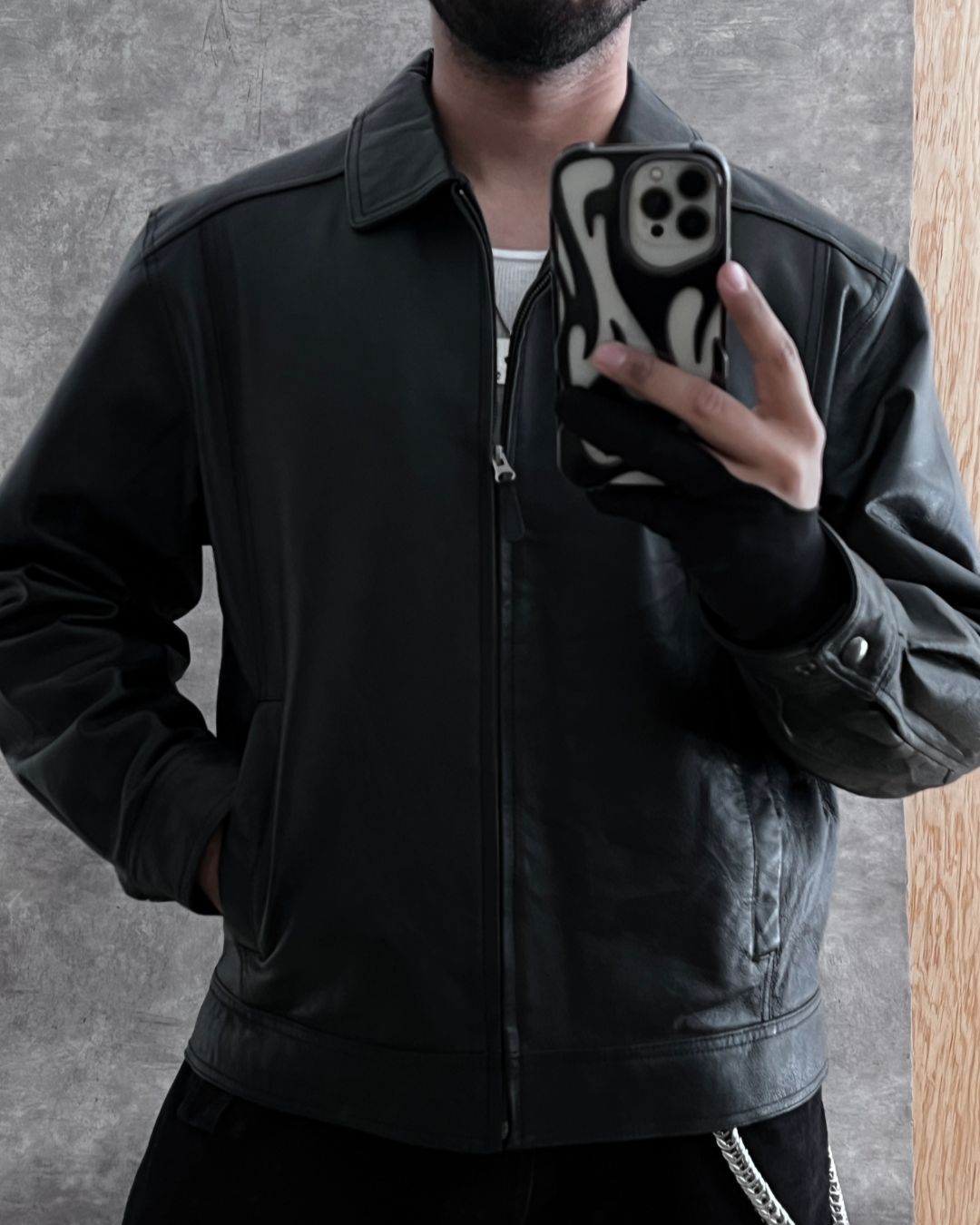BLACK LEATHER JACKET (L)