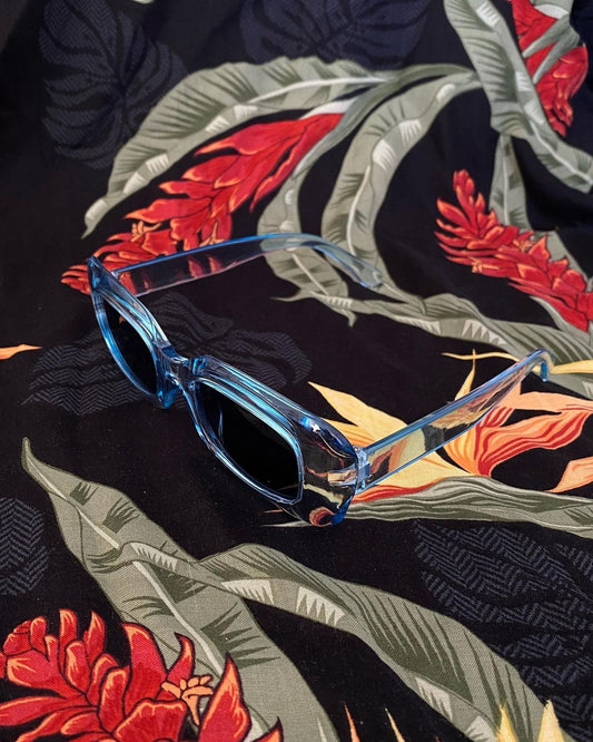 Gafas semitransparentes azules